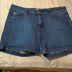 Levi signature Jean shorts